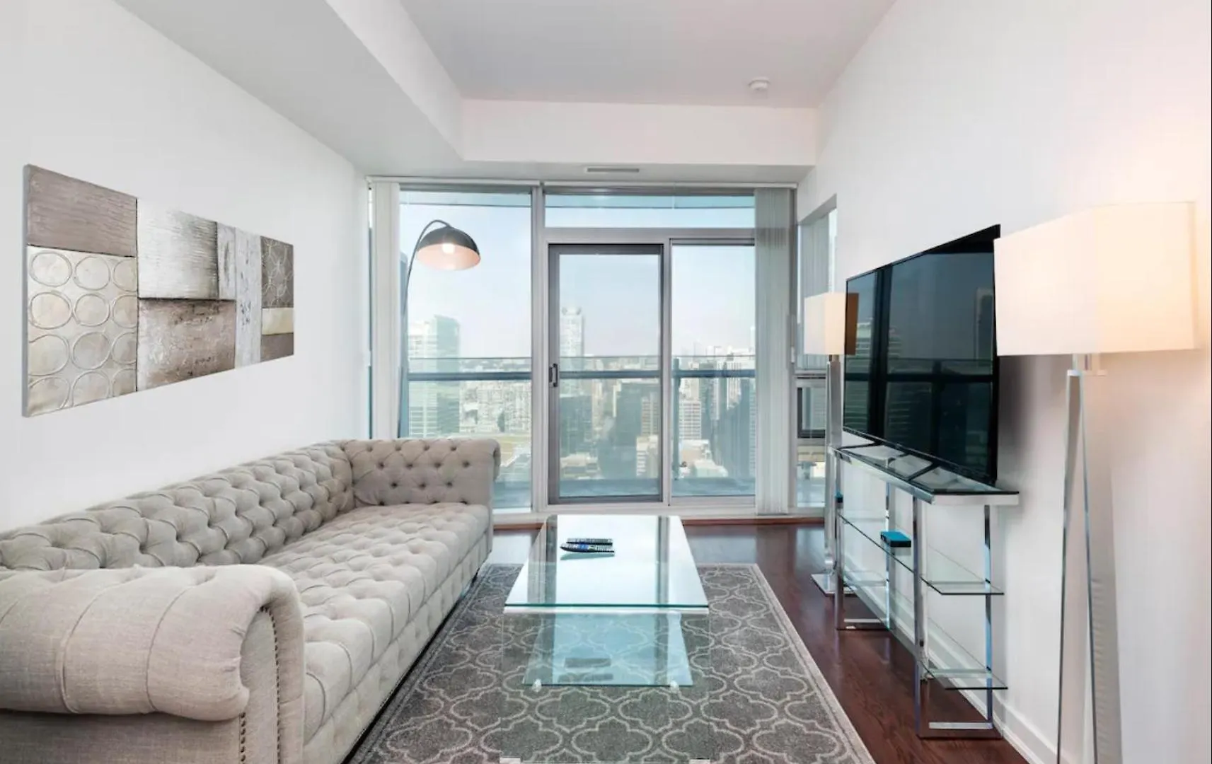Executive 1 Bedroom Condo - Cn Tower & City View Toronto Apartment